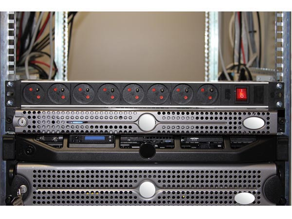 Base múltiple 8 tomas p/rack c/interruptor. Mod. EBP08PDU